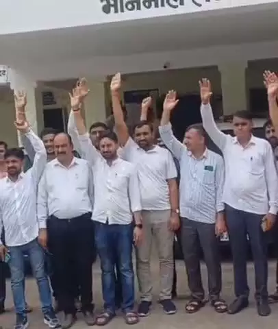भीनमाल: भीनमाल में बिश्नोई समाज के लोगों ने एसडीएम को सौंपा ज्ञापन, डॉक्टर के सुसाइड को लेकर कार्रवाई की मांग