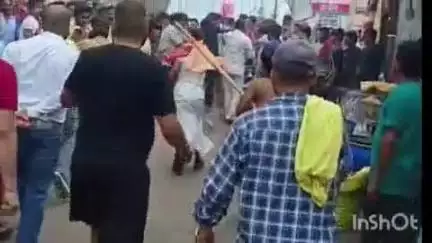 हरिद्वार: हरकीपौड़ी के पास बाजार में स्थानीय व्यापारी और यात्री भिड़े, जमकर चले लाठी-डंडे, कई के सिर फूटे