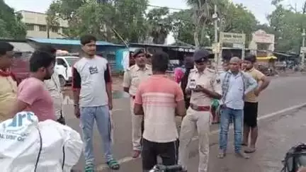 गड़हनी: गड़हनी पुलिस ने चेकिंग लगाकर करीब ₹12,000 का काटा चालान