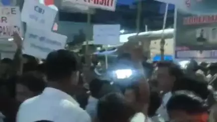 कोडरमा: टुनटुन पांडेय की संदिग्ध मौत के खुलासे और दोषियों पर कार्रवाई की मांग को लेकर निकाला गया कैंडल मार्च