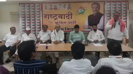 भंडारा: शहरातील राष्ट्रवादी काँग्रेस जनसंपर्क कार्यालयात राज्यमंत्री इंद्रनील नाईक यांनी पदाधिकारी व कार्यकर्त्यांशी साधला संवाद