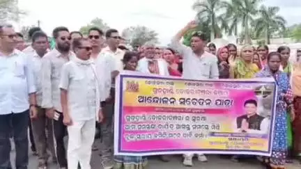 ଧର୍ମଗଡ: ଗୁଡ଼ହାଣ୍ଡି ଡୋକରିଚଞ୍ଚରା ସୁରକ୍ଷା ନେଇ ଗର୍ଜିଲେ ସୁରକ୍ଷା ମଞ୍ଚ କର୍ମକର୍ତ୍ତା, କୋକସରା ଠାରେ ବିଡ଼ିଓଙ୍କୁ ଦାବିପତ୍ର ପ୍ରଦାନ