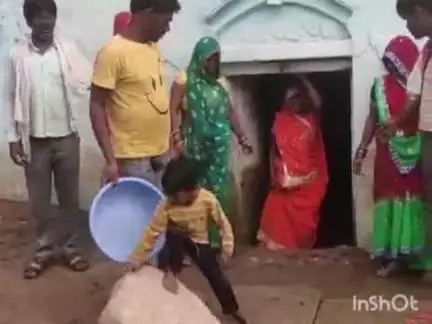 बल्देवगढ़: ग्राम अहार में बारिश से घरों में भरा पानी, नाली निर्माण की मांग