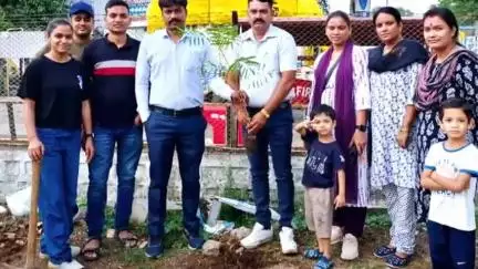 छिंदवाड़ा नगर: छिंदवाड़ा पुलिस कंट्रोल रूम प्रभारी के जन्मदिन पर परिसर में लगाए गए फलदार पौधे