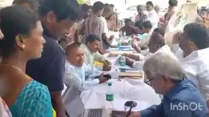 నవాబ్​పేట: రైతుల భూ సమస్యల పరిష్కారానికి భూభారతి రెవిన్యూ సదస్సులు: వికారాబాద్ తహసిల్దార్ లక్ష్మీనారాయణ