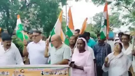 चंदनकियारी: चंदनकियारी में संविधान बचाओ महारैली कांग्रेस कार्यालय से हरदयाल शर्मा चौक तक