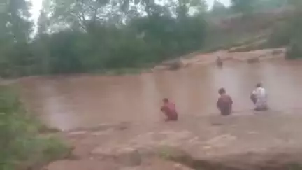 चांदनी बिहारपुर क्षेत्र में तेज बारिश से खीरो नदी उफान पर, छत्तीसगढ़-मध्यप्रदेश का संपर्क टूटा