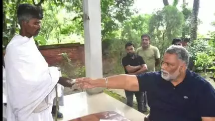 कुमारखंड: पूर्णिया सांसद पप्पू यादव ने आदर्श ग्राम खुर्दा में जनता दर्शन के दौरान कई मामलों का निष्पादन किया