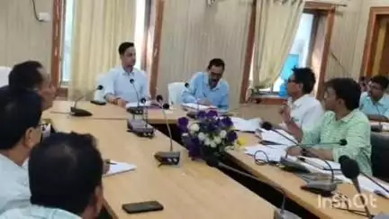 मधुबनी: डीएम आनंद शर्मा की अध्यक्षता में शिक्षा विभाग की की समीक्षा बैठक समाहरणालय कक्ष में की गई