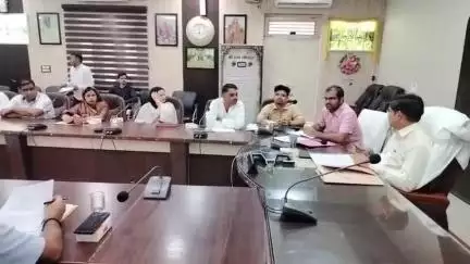 चंदौसी: बहजोई में जिलाधिकारी डॉ. राजेन्द्र पैंसिया की अध्यक्षता में नगर निकायों के लिए 15वें वित्त आयोग की बैठक आयोजित