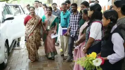 മാനന്തവാടി: ജില്ല ഭരണകൂടം ആവിഷ്കരിച്ച യൂണിഫോം പദ്ധതിയുടെ ഔദ്യോഗിക ഉദ്ഘാടനം തിരുനെല്ലി എം.ആർ.എസ് സ്കൂളിൽ ജില്ലാ കളക്ടർ നിർവഹിച്ചു