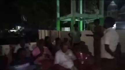 ஸ்ரீரங்கம்: குடிநீரில் மாசு நீர் கலந்த விவகாரம் -உரிய நிவாரணம் வேண்டி பொதுமக்கள் இரண்டாவது நாளாக பெட்டவாய்த்தலை பழையூர் மேடு பகுதியில் போராட்டம்