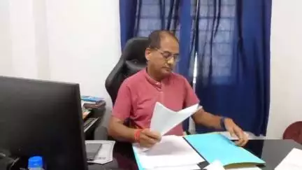 अरेराज: मंगुराहां पंचायत के वार्ड संख्या 10 में वार्ड सदस्य पद के उपचुनाव के लिए दो प्रत्याशियों ने दाखिल किया नामांकन पत्र