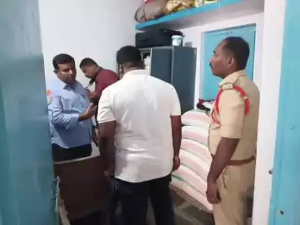 ఉరవకొండ: నరసాపురం గ్రామంలో తిమ్మారెడ్డి అనే వ్యక్తి ఇంటిలో చోరీ: లక్షా 50 వేలు నగదు తో పాటు బంగారు, వెండి ఆభరణాలు అపహరణ