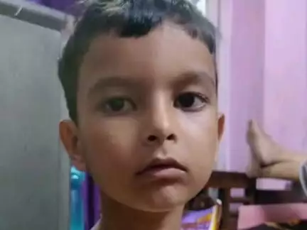 गया टाउन सीडी ब्लॉक: शहर के नागमतिया रोड मुहल्ले में भटका 4 वर्षीय बालक, लोगों ने पहचान के लिए सोशल मीडिया पर तस्वीर की जारी