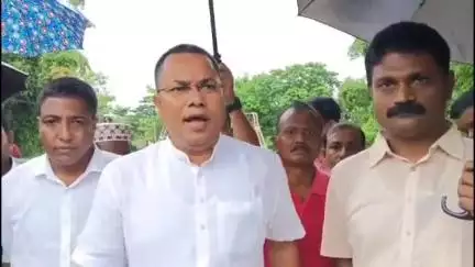 হাইলাকান্দি: হারাং সেতুর বিধ্বস্ত অবস্থা পরিদর্শন করে বিভাগীয় পদক্ষেপের কথা তুলে ধরেন মন্ত্রী কৃষ্ণেন্দু পাল