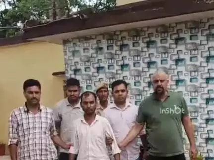 बरेली: भोजीपुरा थाना पुलिस ने 16 वर्षों से डकैती के मामले में वांछित 50 हजार रुपए के इनामी बदमाश को किया गिरफ्तार