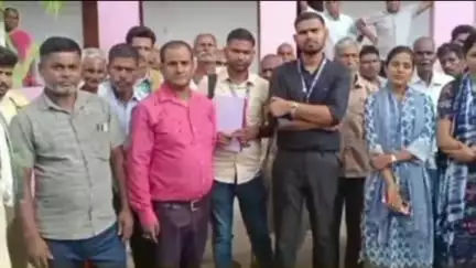गायघाट: पकड़ी उच्च माध्यमिक विद्यालय परिसर में भूमि सर्वे को लेकर हुई आम सभा