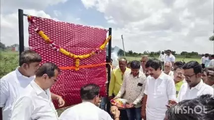 घनसावंगी: रांजनी ते विरेगाव फाटा सिमेंट रस्ताचे आमदार हिकमत उढाण यांच्या हस्ते उद्घाटन