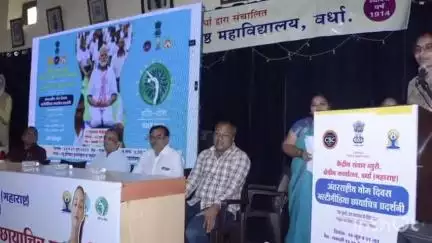 वर्धा: शरीर व मन निरोगी ठेवण्यासाठी योगाचा अंगिकार करा – जिल्हाधिकारी वान्मथी सी