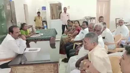 திருச்செந்தூர்: பேரூராட்சி அலுவலகத்தில் தமிழில் பெயர் பலகை வைப்பது தொடர்பாக ஆலோசனை கூட்டம்