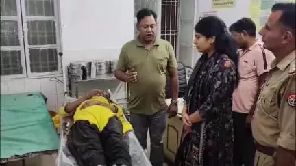 जलेसर: लगातार हुई बारिश के चलते गांव नरहुली में मकान की दीवार गिरने से मलबे में दबकर महिला घायल, अस्पताल पहुंची SDM जलेसर