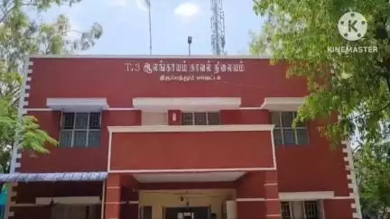 வாணியம்பாடி: வெள்ளக்குட்டை பகுதியில் வீட்டின் வெளியே  தாழ்ப்பாள் போட்டுவிட்டு பைக்கை திருடி  சிசிடிவி காட்சி யட்வெளியாகி பரபரப்பு