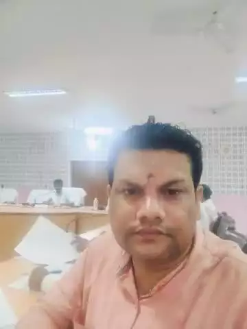 आज बलिया कलेक्ट्रेट सभागार में माननीय जिला अधिकारी महोदय बलिया के अध्यक्षता में व्यापार बंधु का बैठक संपन्न हुआ सभी बंधु
