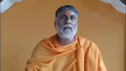शामली: मामौर गांव में देवेंद्र हत्याकांड में स्वामी यशवीर महाराज ने आरोपियों पर रासुका लगाने की मांग की, पंचायत ने दी चेतावनी