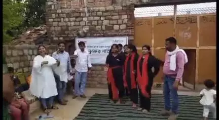 मानिकपुर: मानिकपुर के मऊगढी में शासन की स्वास्थ्य संबंधी योजनाओं को लेकर नुक्कड़ नाटक के जरिए ग्रामीणों को किया गया जागरूक