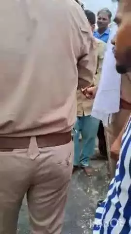 बिसौली: रानेट गांव के पास बाइक चुराकर भाग रहे चोर को ग्रामीणों ने पकड़कर पुलिस को सौंपा