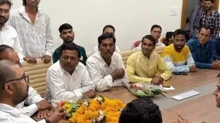 चौरई: भाजपा कुंडा मंडल के नवनियुक्त पदाधिकारी ने छिंदवाड़ा में सांसद से की मुलाकात