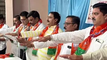 बड़नगर: विधायक जितेंद्र पंड्या बड़नगर में विकसित भारत संकल्प सभा में हुए शामिल