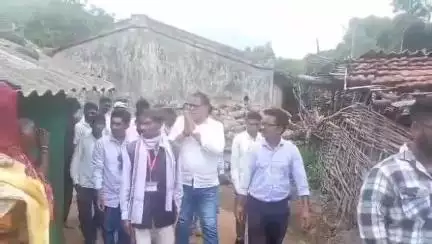 ରାୟଗଡା: କାଶୀପୁର ବ୍ଲକର ଡ଼ଙ୍ଗାଶୀଲ ଗ୍ରାମପଞ୍ଚାୟତର ବିଭିନ୍ନ ଗ୍ରାମ ଗସ୍ତ କରି ଲୋକଙ୍କ ସମସ୍ୟା ବୁଝିଲେ ରାୟଗଡା  ବିଧାୟକ