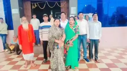रामानुजनगर: शिक्षक पिंकू शर्मा की पदस्थापना को यथावत रखने के लिए ग्रामीणों ने कलेक्टर को सौंपा ज्ञापन