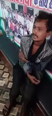 कवर्धा: बस स्टैंड कवर्धा के सैलून दुकान में पैसा चोरी करने वाले चोर को दुकानदार ने पकड़कर पुलिस को सौंपा, पुलिस कर रही जांच