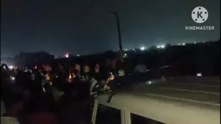 बक्सर: वीर कुंवर सिंह गंगा सेतु से स्कार्पियो रेलिंग तोड़ गंगा में गिरी, पुलिस राहत कार्य में जुटी