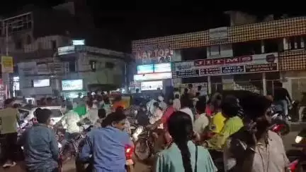 ଛତ୍ରପୁର: ବ୍ରହ୍ମପୁର ଗାନ୍ଧି ନଗର ଛକରେ ମହିଳାଙ୍କୁ ଧକ୍କା ଦେଲା ବୁଲେଟ୍, ଗୁରୁତର ଭାବେ ମହିଳାଙ୍କୁ ବଡ଼ ମେଡ଼ିକାଲକୁ ସ୍ଥାନାନ୍ତରିତ
