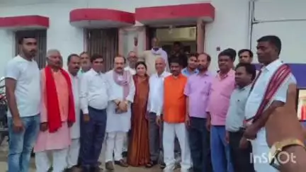 सिरदला: बीस सूत्री कार्यालय का उद्घाटन सांसद विवेक कुमार ने फीता काटकर किया, प्रखंड को मिलीं 50 विकास योजनाएं