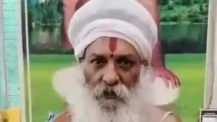 खंडवा: ओंकारेश्वर में निर्माण कार्यों को लेकर मुस्लिम कर्मचारियों के खिलाफ संतों ने खोला मोर्चा