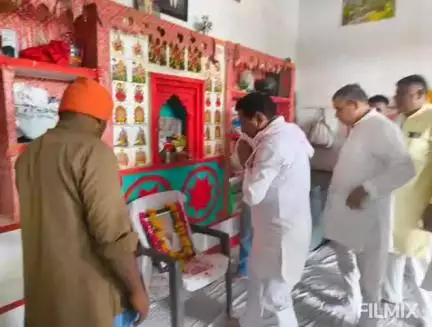 मुरैना: किसान कल्याण मंत्री एंदल सिंह कंसाना ने ग्राम टिकरी और बरेथा गांव पहुंचकर शोक संवेदना व्यक्त की