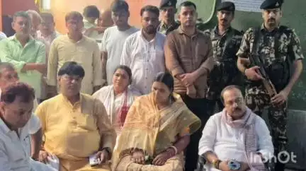 कौआकोल: केवली गांव पहुंचे भाजपा सांसद विवेक ठाकुर, श्रद्धांजलि सभा में हुए उपस्थित, कई स्थानों पर हुआ स्वागत