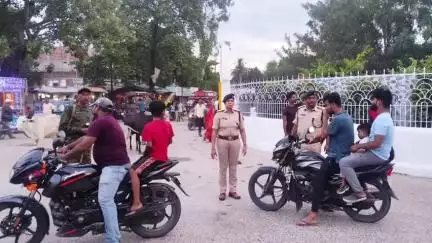 बसंतपुर: सुपौल के नए एसपी सरथ आरएस बनने के बाद क्राइम कंट्रोल को लेकर वीरपुर पुलिस ने गोल चौक पर की वाहन जांच