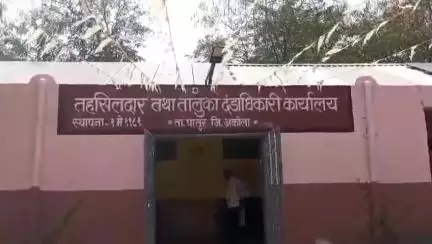 पातुर: लाख मागणाऱ्या नायब तहसीलदारास दोन दिवसाची पोलीस कस्टडी अकोला एसीबी पोलिसांची माहिती