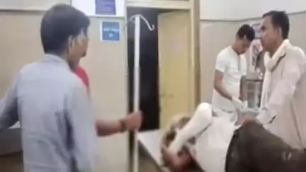 दमोह: रोंड में जमीनी विवाद में वृद्ध पर लाठी-डंडों से हमला, गंभीर हालत में ज़िला अस्पताल में भर्ती