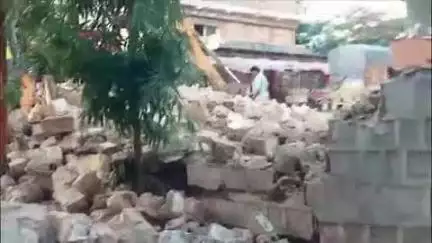 चिचोली: चिचोली में बरसों पुराने यात्री प्रतीक्षालय को तोड़कर बनाया जा रहा है सुलभ शौचालय, यात्रियों को होगी परेशानी