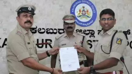 ಕಲಬುರಗಿ: ದೇವಾಲಯ ಕಳ್ಳತನ ಪ್ರಕರಣ, ಇಬ್ಬರು ಆರೋಪಿಗಳನ್ನ ಬಂಧಿಸಿದ ಪೊಲೀಸ್ ಅಧಿಕಾರಿಗಳಿಗೆ ಪ್ರಶಂಸನಾ ಪತ್ರ ನೀಡಿದ ಎಸ್‌ಪಿ