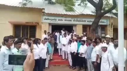 ತಳವಾರರಿಗೆ ಎಸ್‌ಟಿ ಪ್ರಮಾಣಪತ್ರ ನೀಡುವಂತೆ ಒತ್ತಾಯಿಸಿ ಪಟ್ಟಣದಲ್ಲಿ ಪ್ರತಿಭಟನೆ