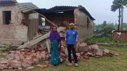 टाटीझरिया: धरमपुर में हाथियों ने 4 मकान और चहारदीवारी तोड़ी, अनाज भी खाया