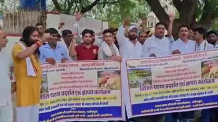 झुंझुनू: बिरोल पंचायत के डेडाना जोहड़ में गंदा पानी डालने का ग्रामीणों ने किया विरोध, जिला कलेक्टर को दिया ज्ञापन